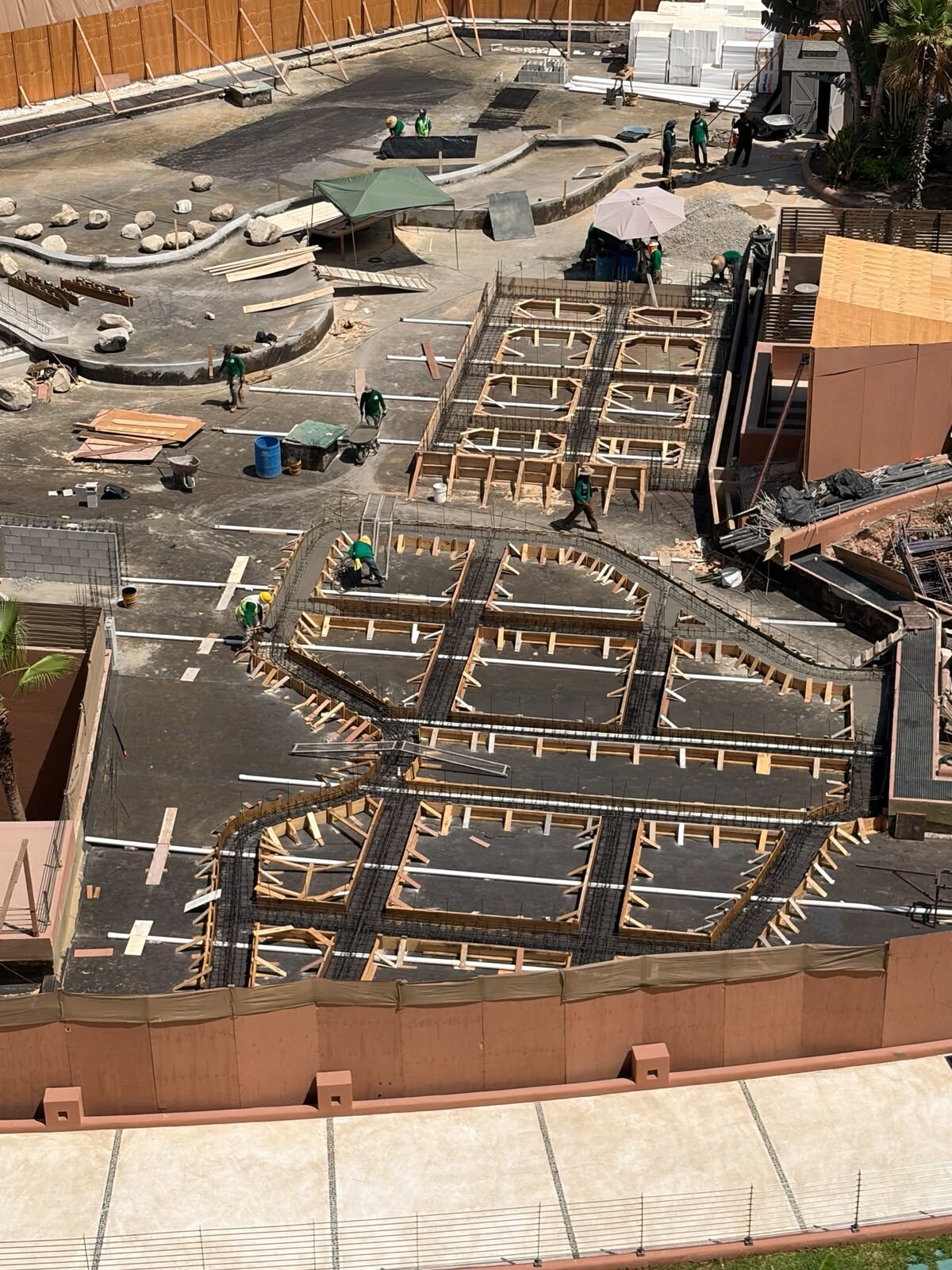 Obra civil en zona hotelera en operación — Los Cabos